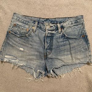 women’s LEVI shorts